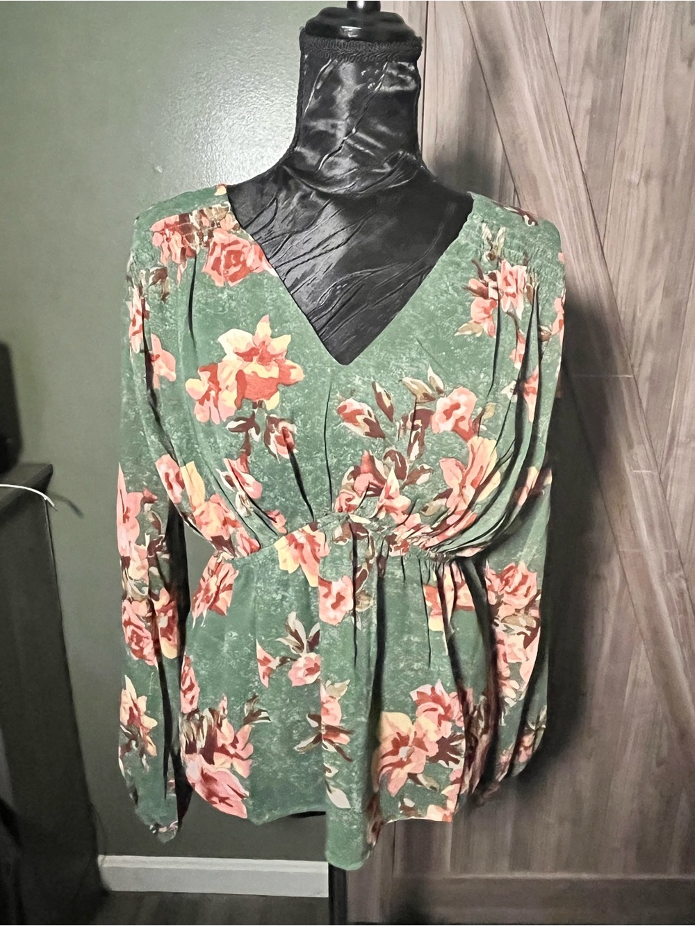 NWT Promesa Green Floral Long Sleeve Top Size M Smocked Waist